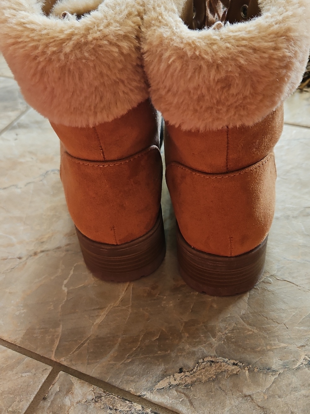 Faux-Fur Lined Tan Women’s Lace-Up Ankle Boots Size 8 - Picture 4 of 9